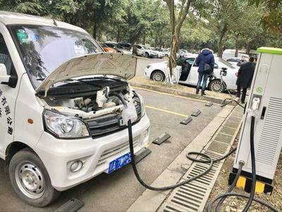 成都最大電動汽車公共充電站投運 日充電500輛，緩解“里程焦慮”？